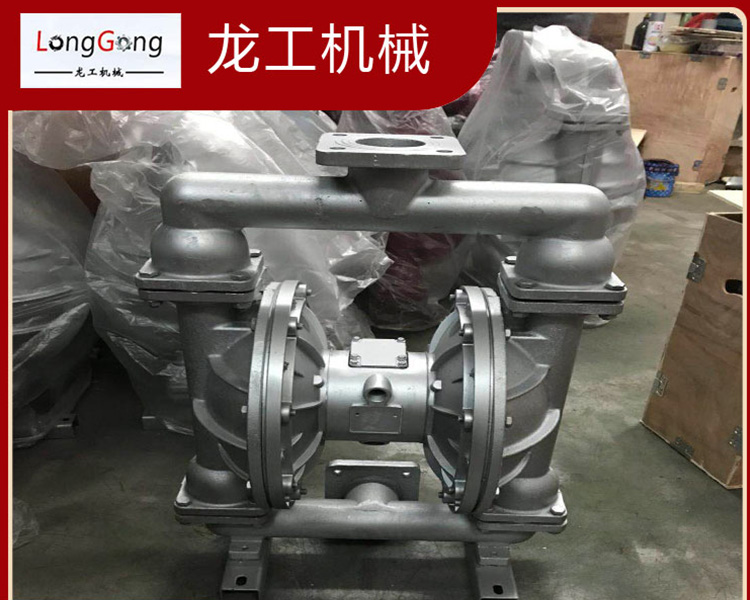 微山龍工機(jī)械公司咨詢塑料氣動(dòng)隔膜泵和不銹鋼材質(zhì)的有何不同之處呢？